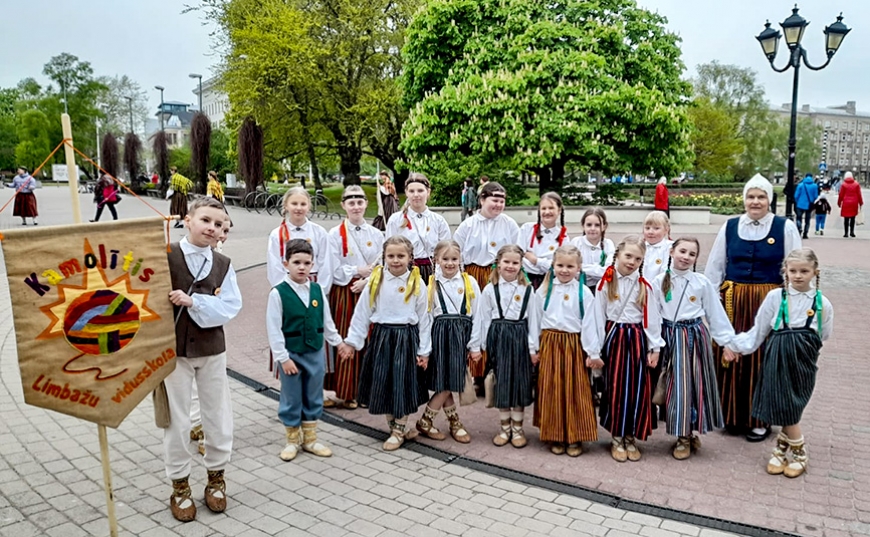 Bērnu un jauniešu folkloras svētkos Liepājā – arī mūsējie