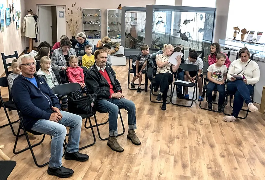 Bibliokuģis kopā ar Viku caur grāmatām iepazīst indiāņus