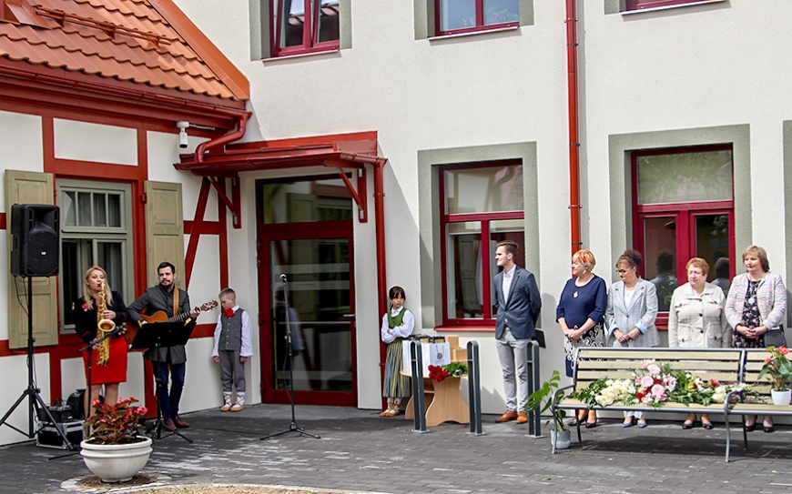 Limbažos atklāj sociālo pakalpojumu centra ēku