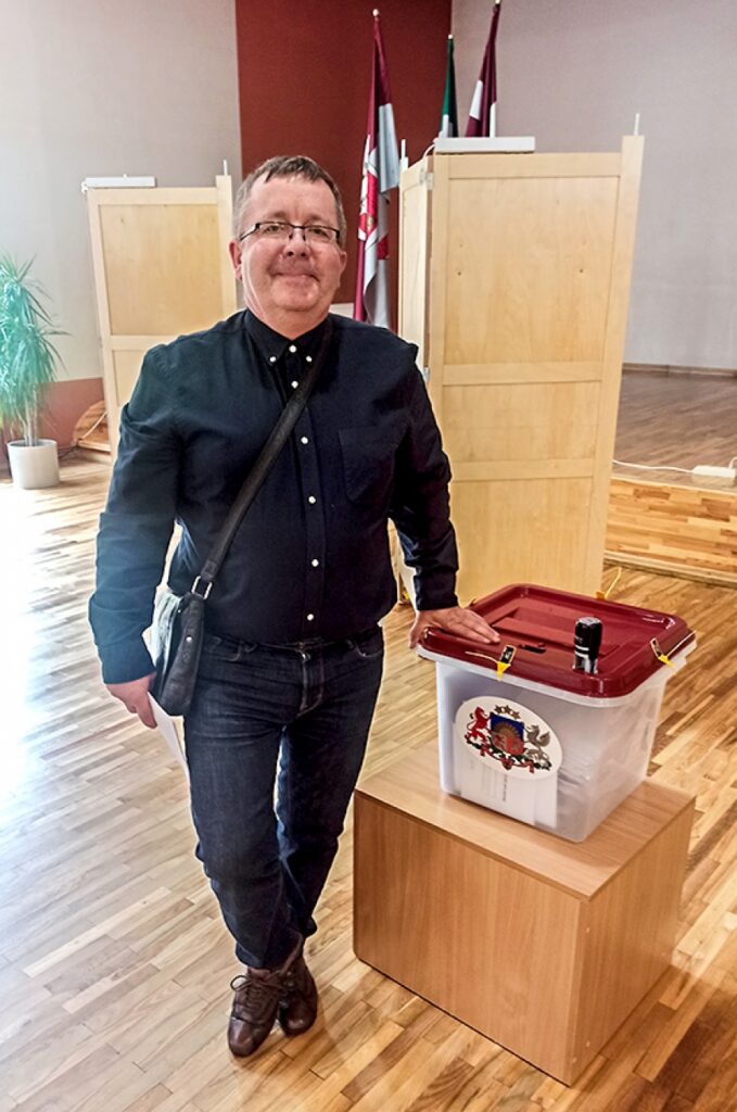 Arī Limbažos vēlētāji nodod savu balsi glabāšanā