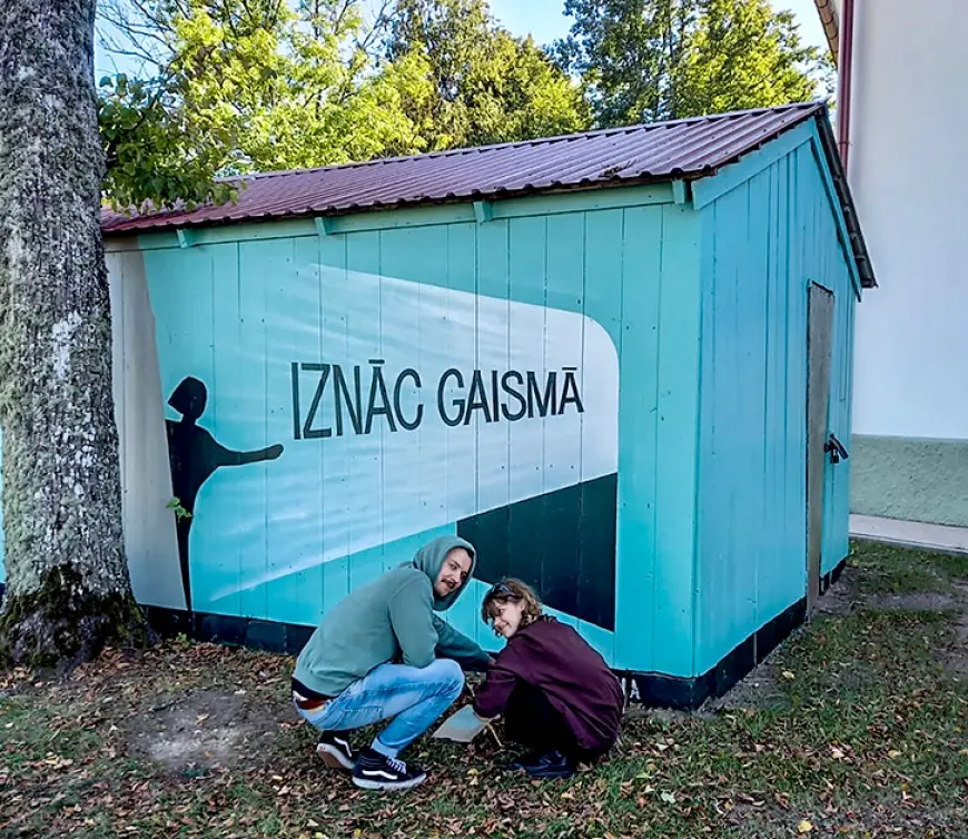 Baznīcas saimniecības ēka Salacgrīvā pārtapusi par laikmetīgās mākslas objektu