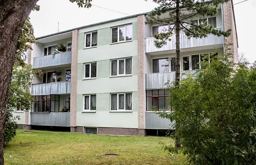 Māja Cēsu ielā 13a pirms taupības sezonas sakārtota
