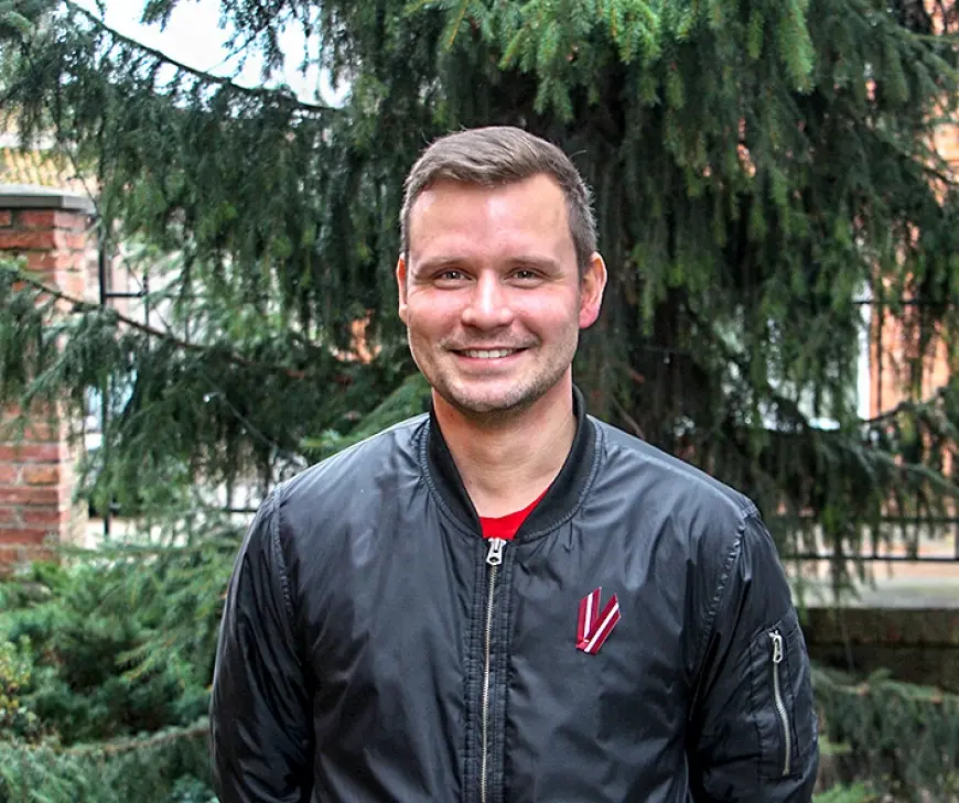 Jānis aicina uz dzīvi raudzīties pozitīvi