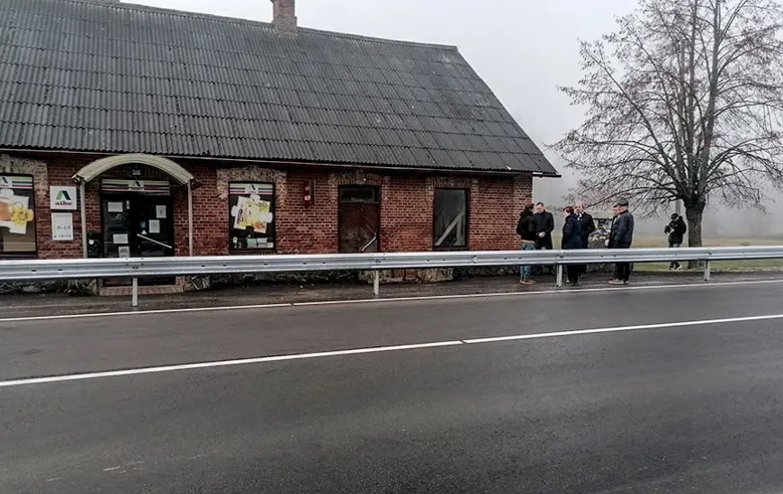 Rozēnos pēc ceļa remonta apgrūtināta piekļūšana veikalam