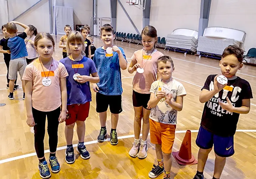 Vidrižu bērni sporto kopā ar lēdurdziešiem