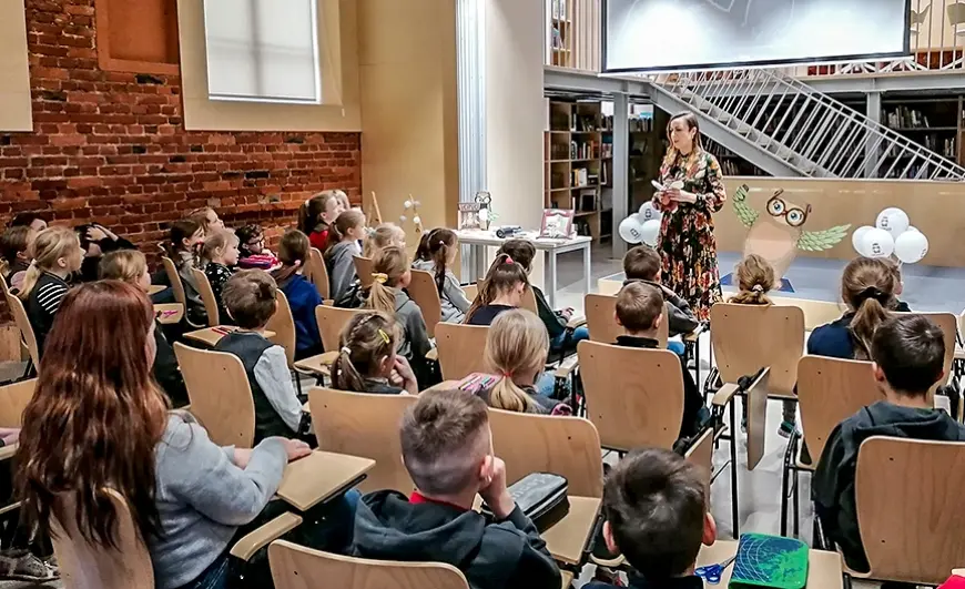 Alojā tikšanās ar bērnu grāmatu autori Zani Zustu