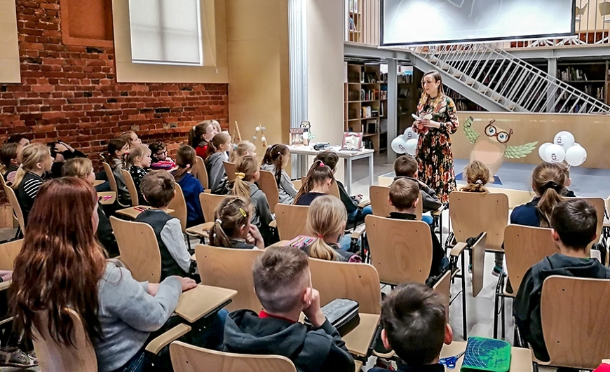 Alojā tikšanās ar bērnu grāmatu autori Zani Zustu