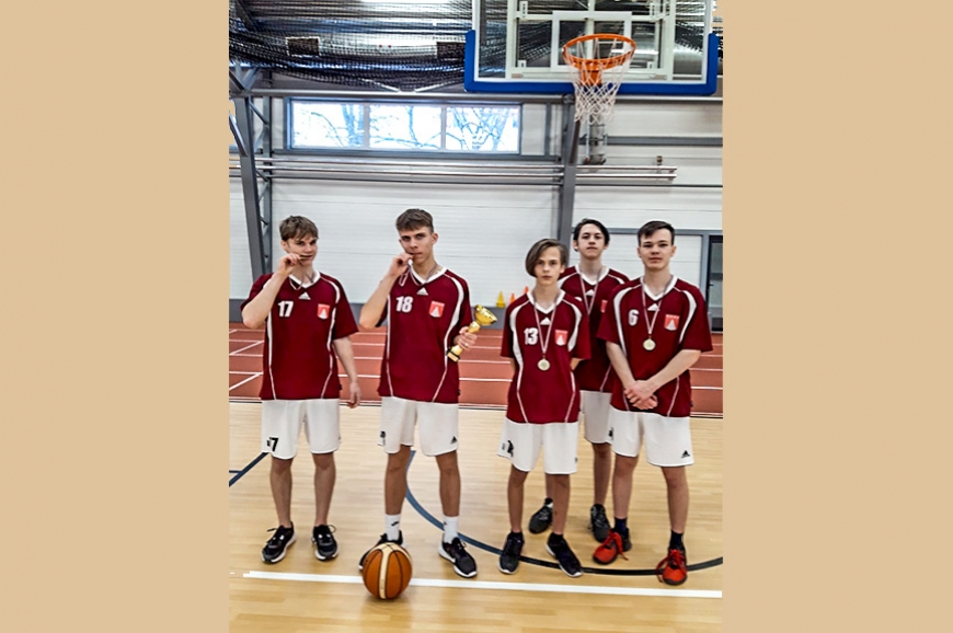 Aizvadītas skolu sacensības basketbolā
