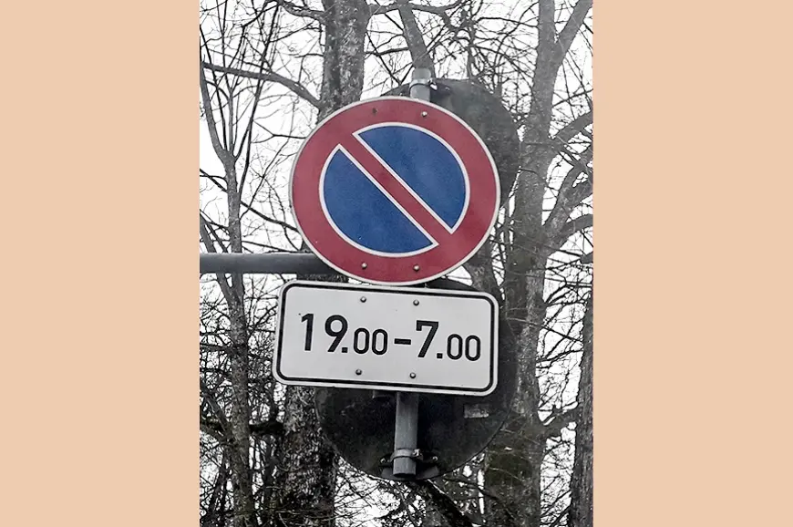 Sniega neesamība stāvēšanas aizlieguma zīmju darbību neatceļ