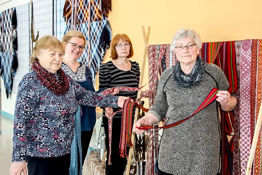 Biedrība «9 arodi» aicina uz izstādi «Limbažnieces auž»