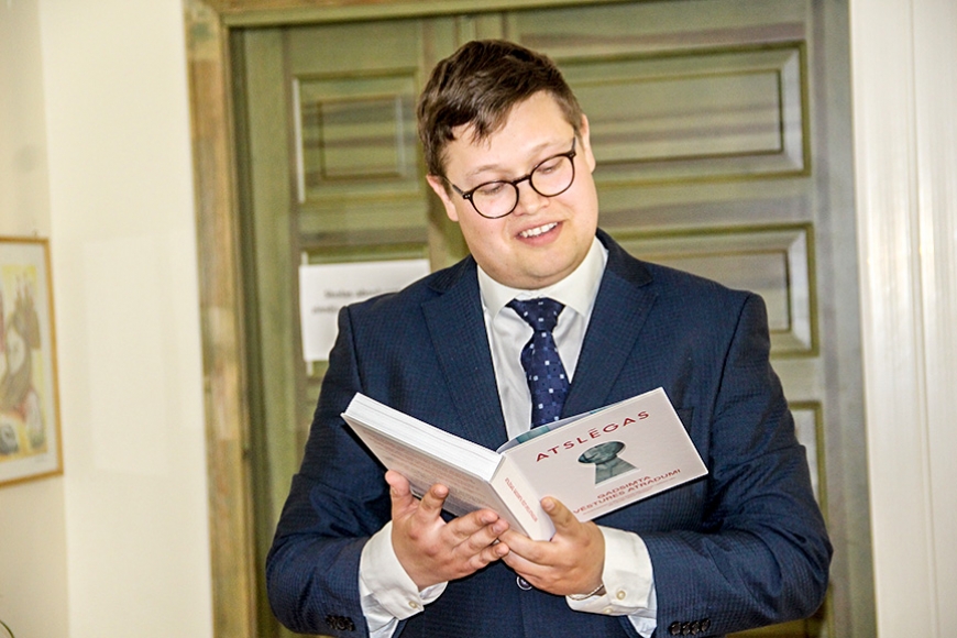 Ar nebeidzamām zināšanu slāpēm un bezbēdīgu smaidu