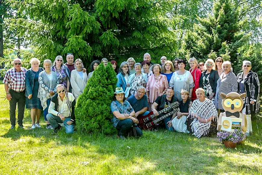 «Dārzniekos» pie Anitas Ozolas iedvesmojošs literātu saiets