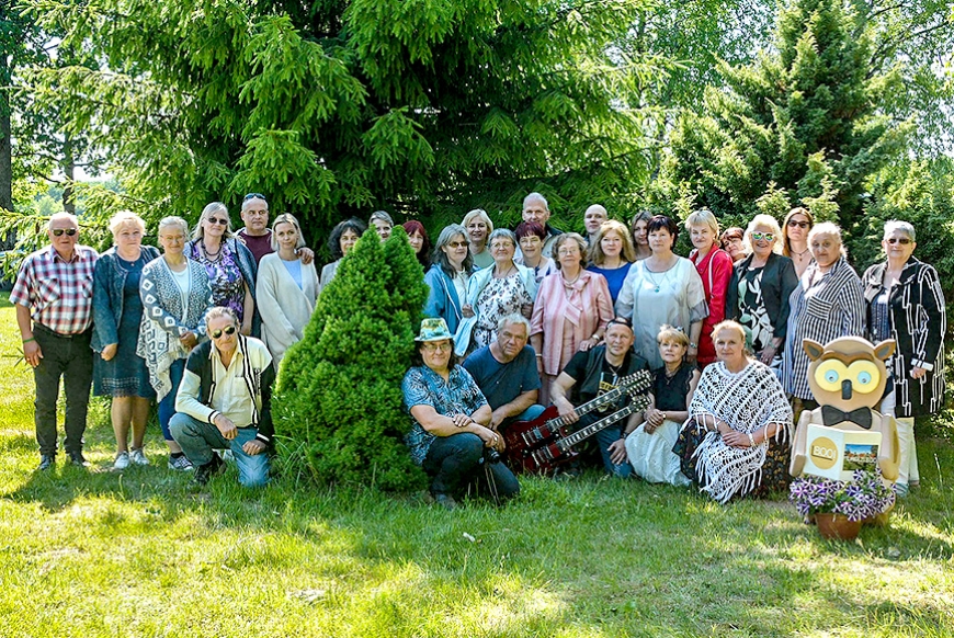 «Dārzniekos» pie Anitas Ozolas iedvesmojošs literātu saiets