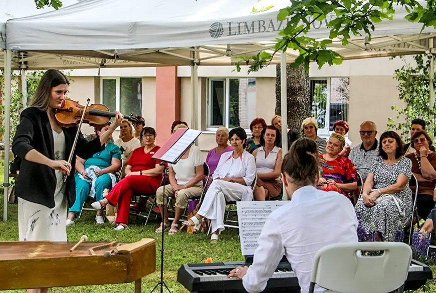 Limbažu slimnīca iesāk skaistu tradīciju kopā sanākšanai
