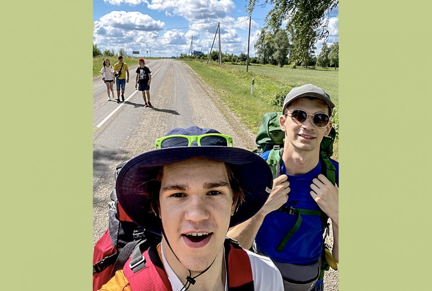 Jaunieši apņēmušies ar kājām 18 dienās šķērsot Latviju