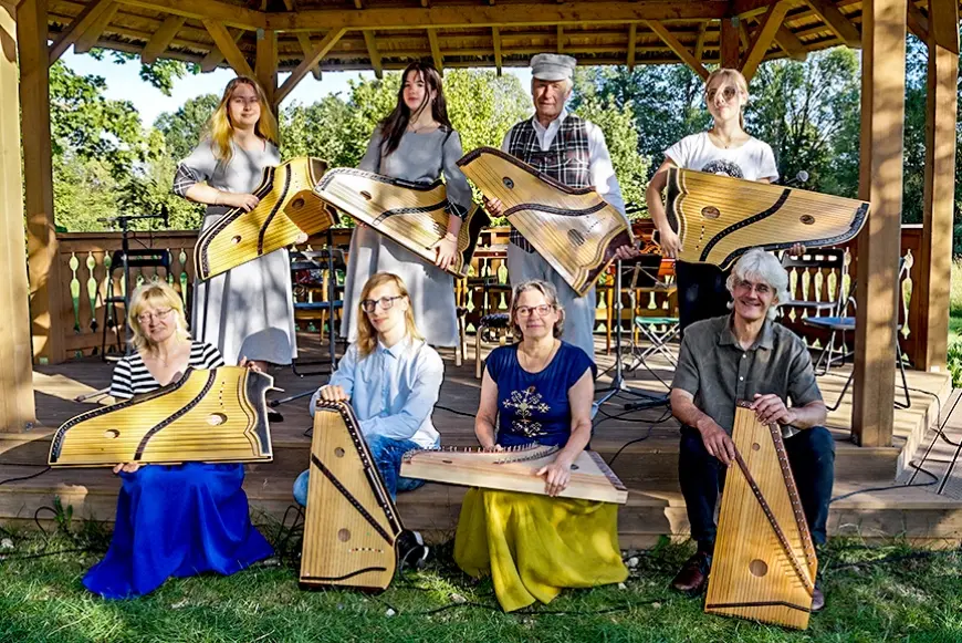 Mūspuses muzikanti cītarkokles spēlmaņu saietā