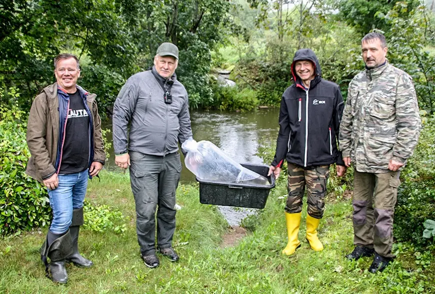 Svētupes zivju resursi papildināti ar vienvasaras strauta forelēniem