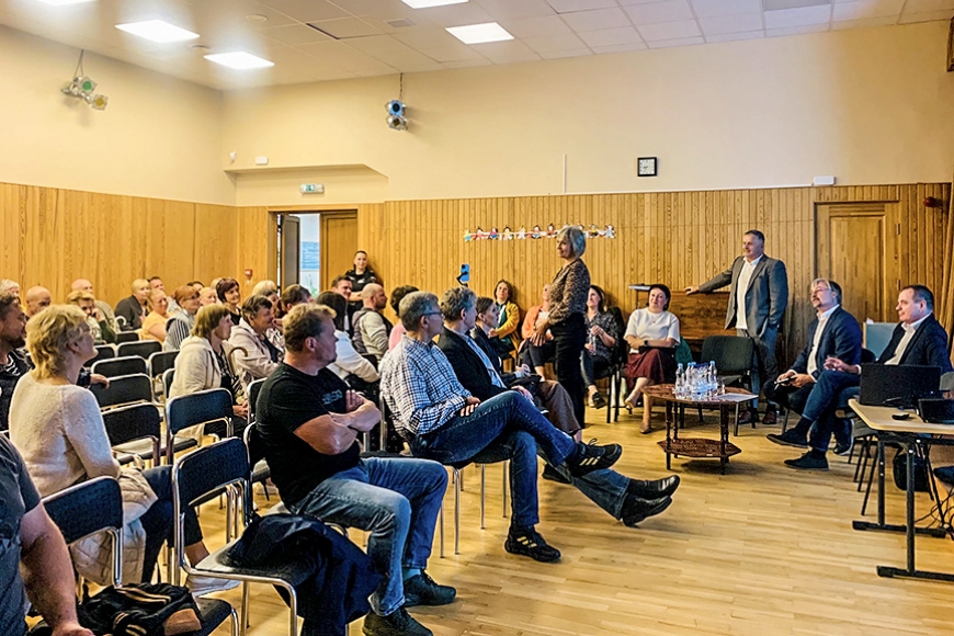 Liepupē iedzīvotāji tiekas ar novada pašvaldības amatpersonām