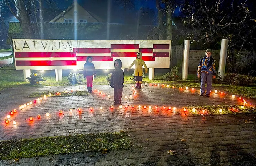 Lāčplēša dienā Ainažos iededza svecītes pie valsts robežas