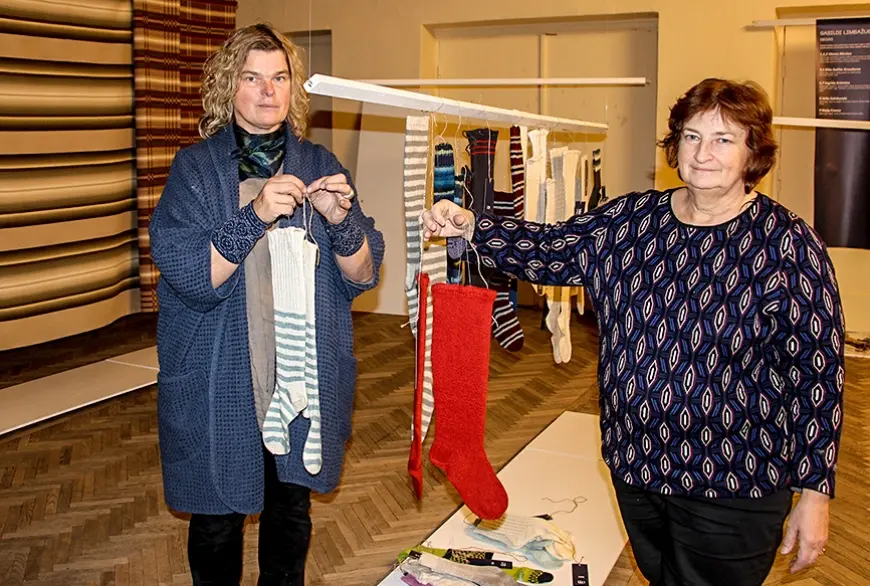 Limbažu kultūras namā baudāma silta rokdarbnieku izstāde