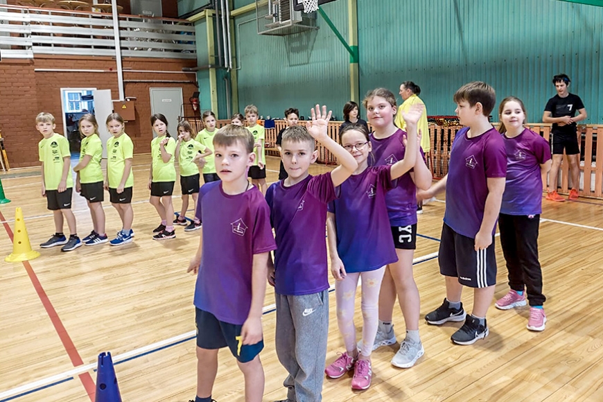 Vidrižu skolēni draudzības stafetēs sacenšas ar Lēdurgas un Lādezera vienaudžiem