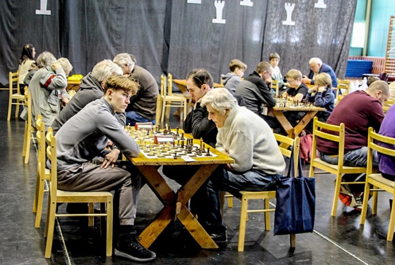 Šahisti turnīrā atzīmēja Emiļa Melngaiļa 150. gadskārtu