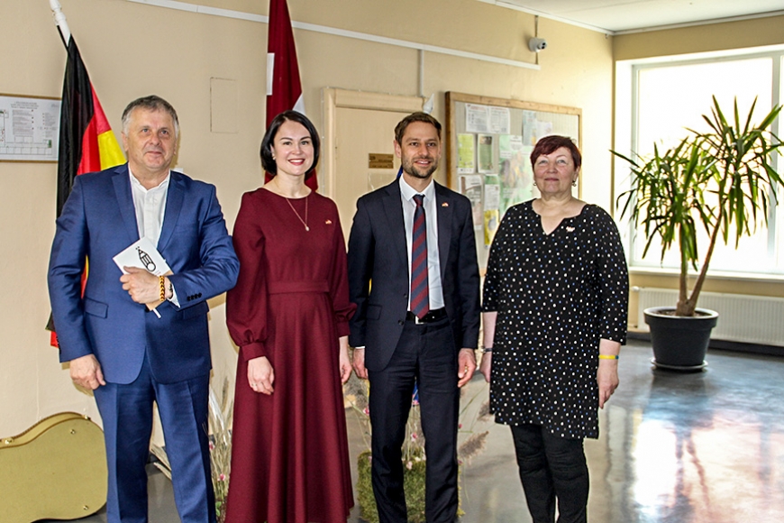 Salacgrīvas vidusskolu apmeklē viesi no Vācijas vēstniecības