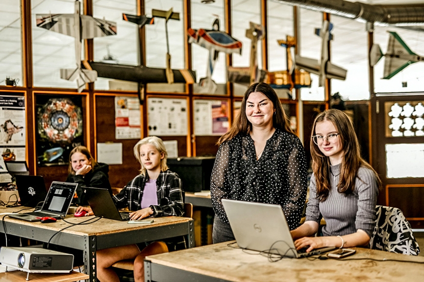 Siguldas novadā noslēdzas programmēšanas skolas pilotprojekts jaunietēm (Vidzeme)