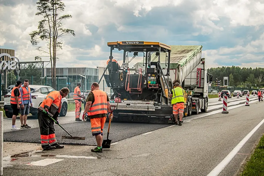 Uz Vidzemes šosejas pie Rīgas ieklāta eksperimentāla seguma virskārta (Vidzeme)