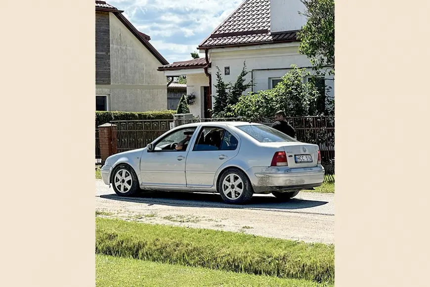 Iedzīvotājus satrauc aizdomīgs un lēns auto (Kurzeme)