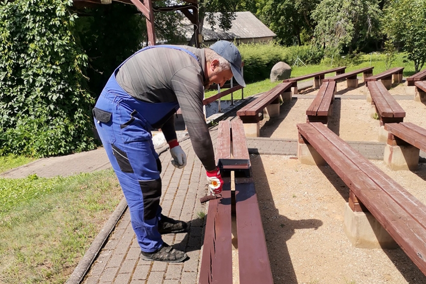 Iedzīvotāji uzlabojuši Asūnes brīvdabas estrādi (Latgale)