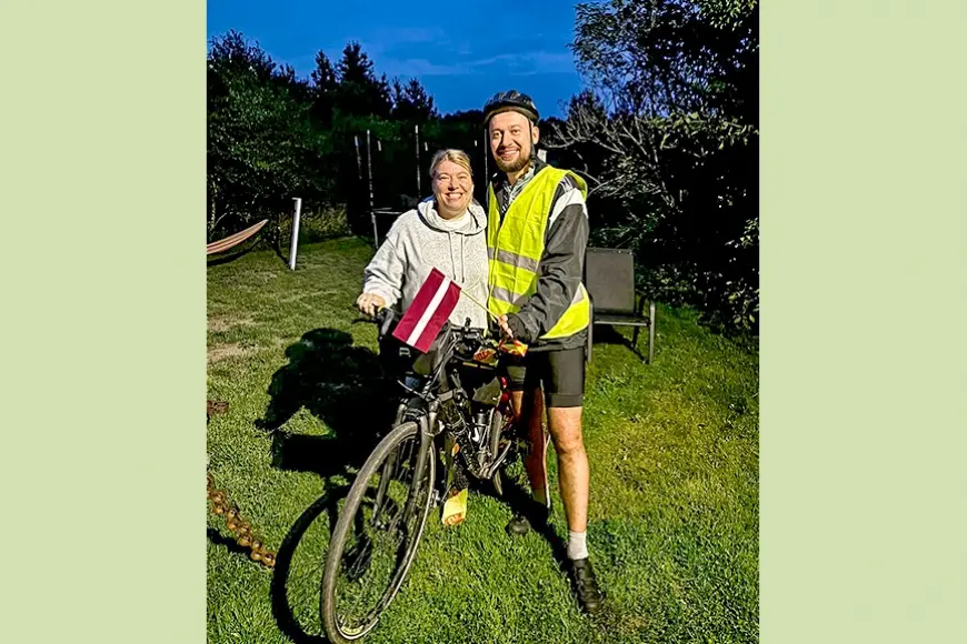 350 km ar velosipēdu, lai satiktu māsu