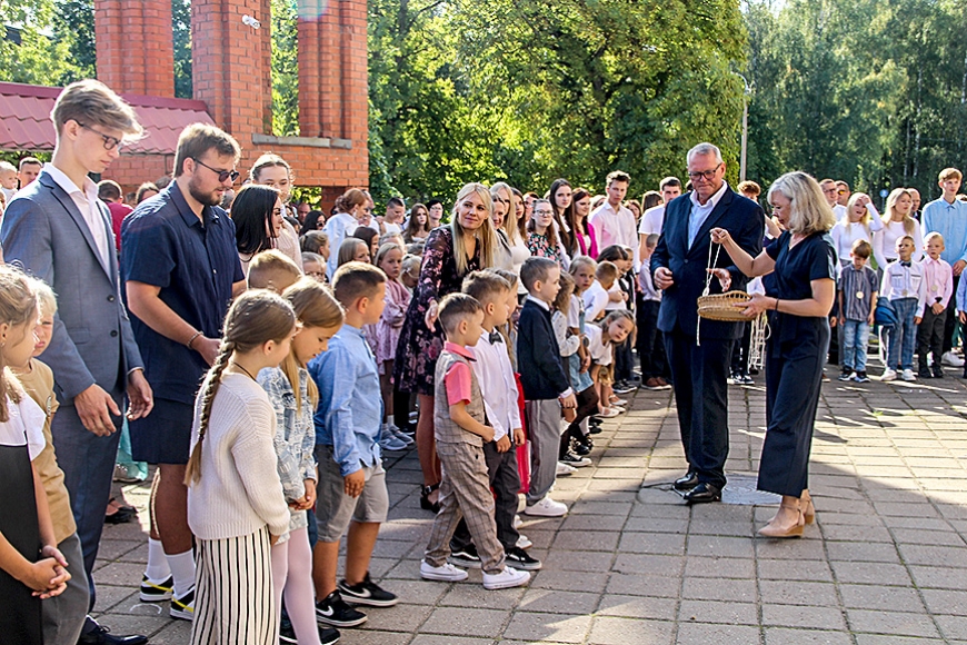 Jaunais skolas gads iezvanīts