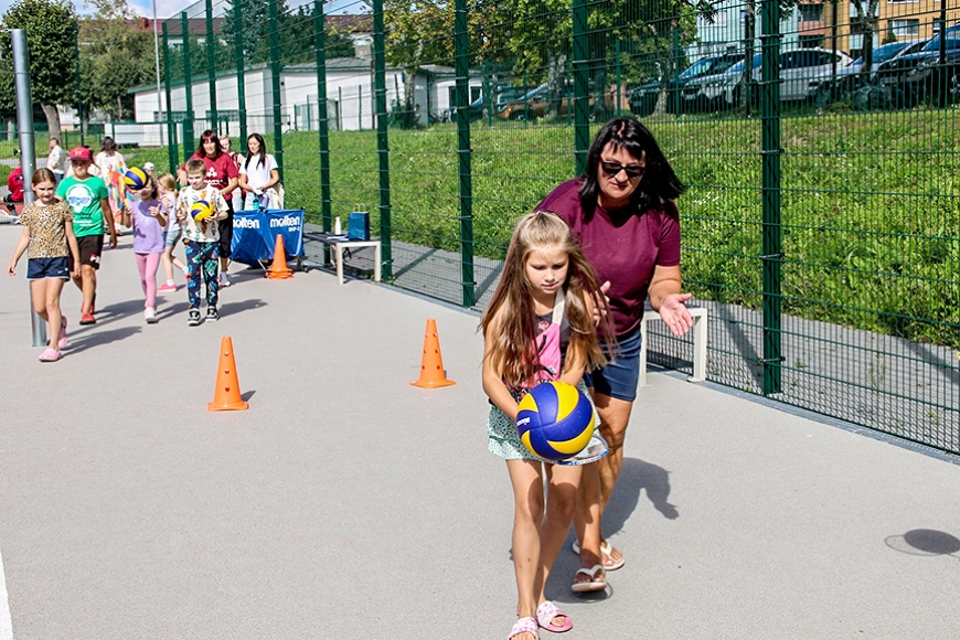 Limbažu novada sporta skola jaunāko klašu skolēnus aicina iepazīt sportu