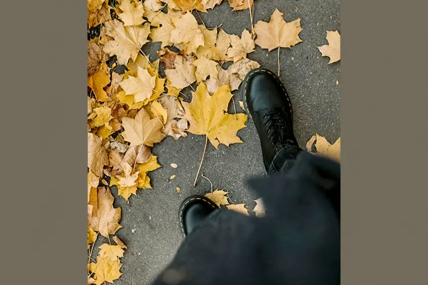 No sandalēm uz rudens zābakiem