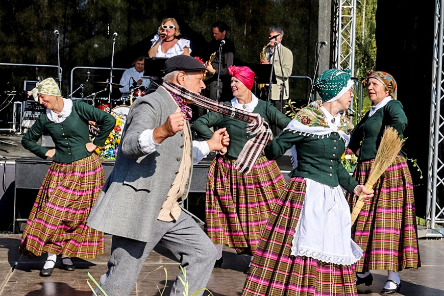 Ugālē atzīmēti trešie Ventspils novada svētki (Kurzeme)