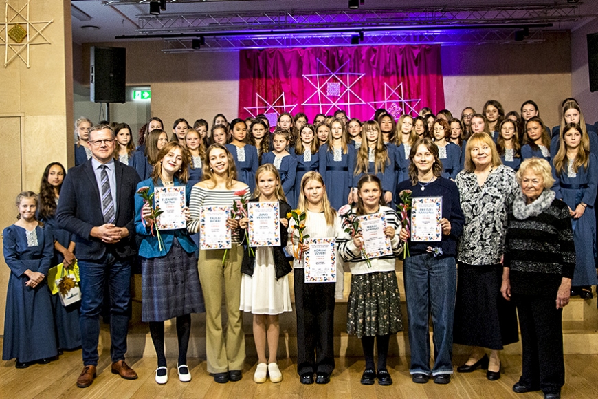 Aloju pieskandina dziesmu konkurss «Kas mēs bijām, būsim, esam»