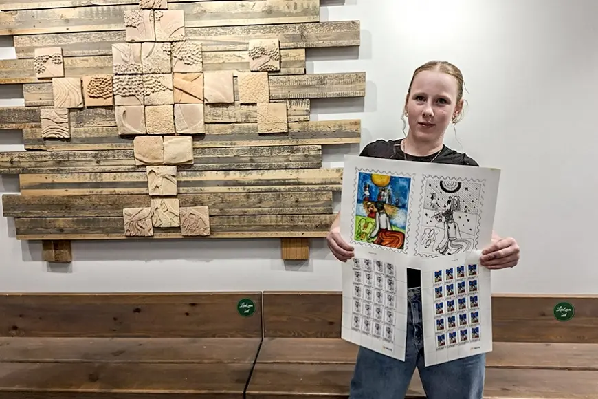 Limbažu MMS audzēkne saņem pašas dizainētas pastmarkas
