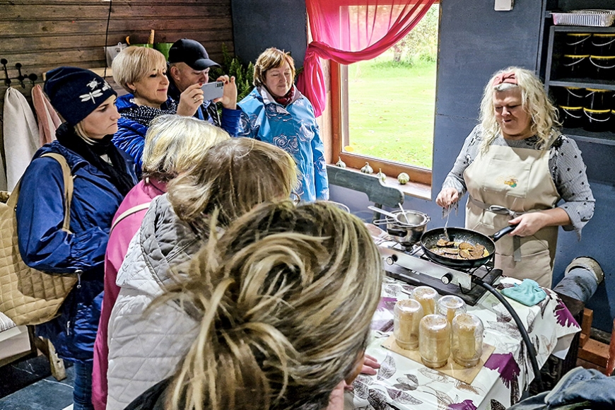 Limbažu novada lauksaimniekus apmeklē kolēģi no Zemgales