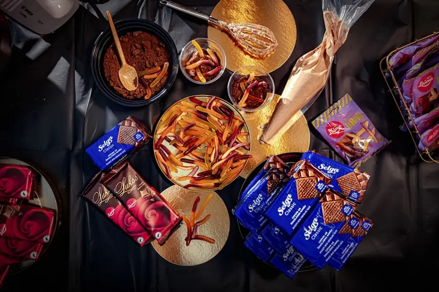 Spocīgais šokolādes krēms Halovīna galdam