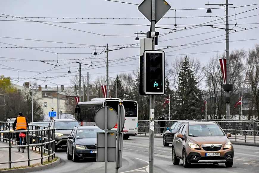 Mēra automašīnu radīto gaisa piesārņojumu (Kurzeme)