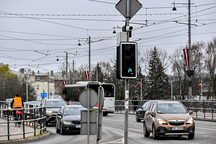 Mēra automašīnu radīto gaisa piesārņojumu (Kurzeme)