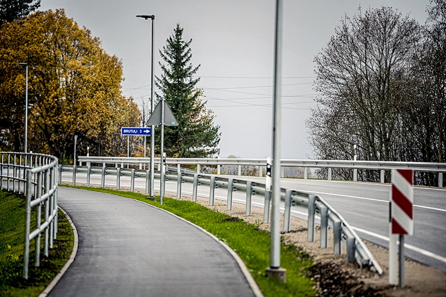 Pārbūvēts reģionālā ceļa Smiltene–Valka posms (Vidzeme)