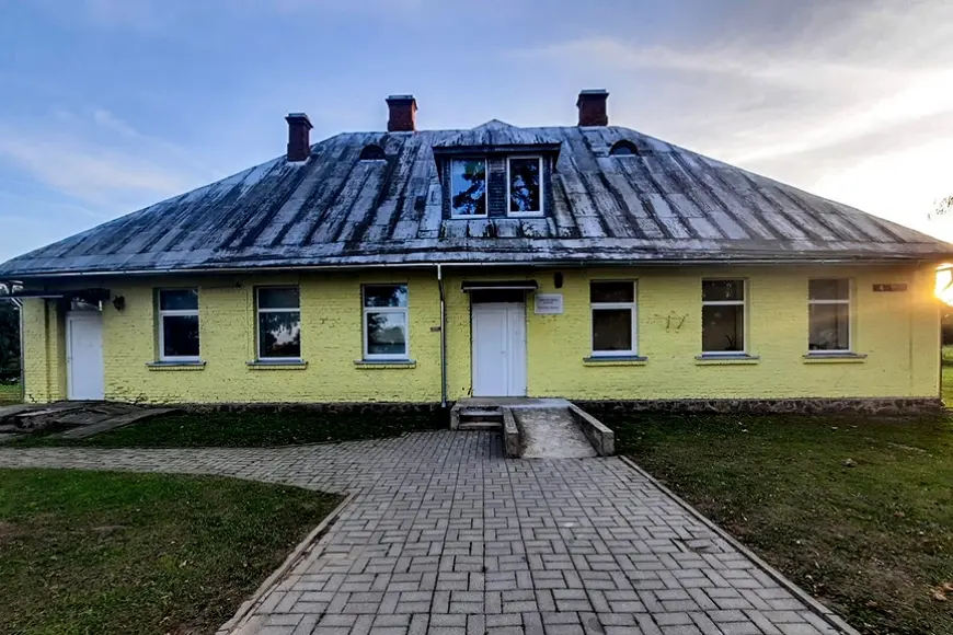 Uzlaboja Rudzātu ambulances ēku (Latgale)