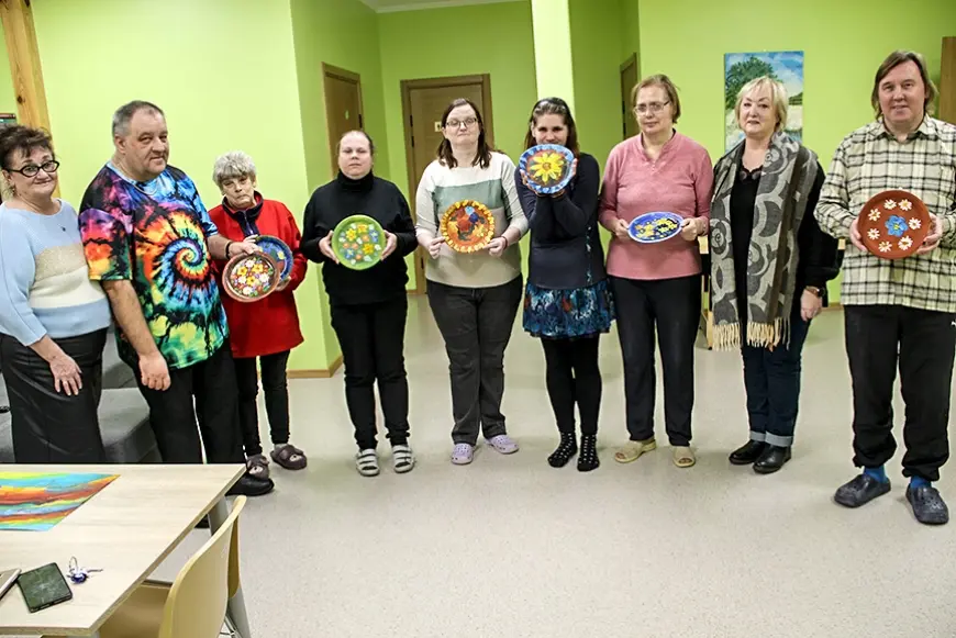 Limbažu grupu dzīvokļu mājā glezno un gatavojas labdarības tirdziņam