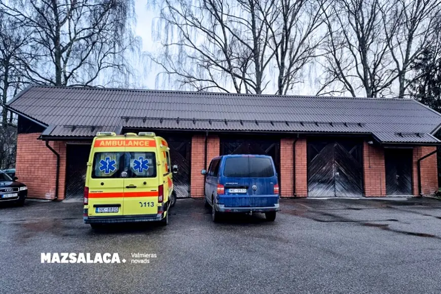 Nomainīts jumts Mazsalacas slimnīcas garāžai (Vidzeme)