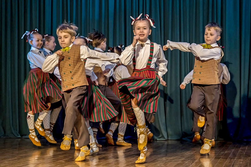 Arī Preiļu novada skolēni pošas uz dziesmu un deju svētkiem (Latgale)