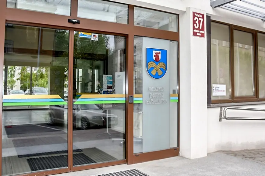 Pašvaldības iestādes pakāpeniski pārceļas uz citām telpām (Zemgale)