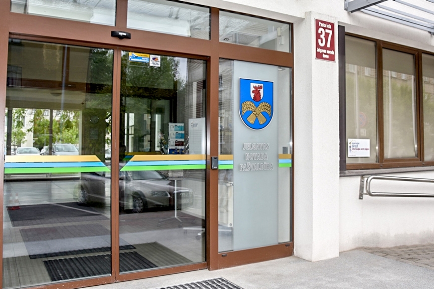 Pašvaldības iestādes pakāpeniski pārceļas uz citām telpām (Zemgale)