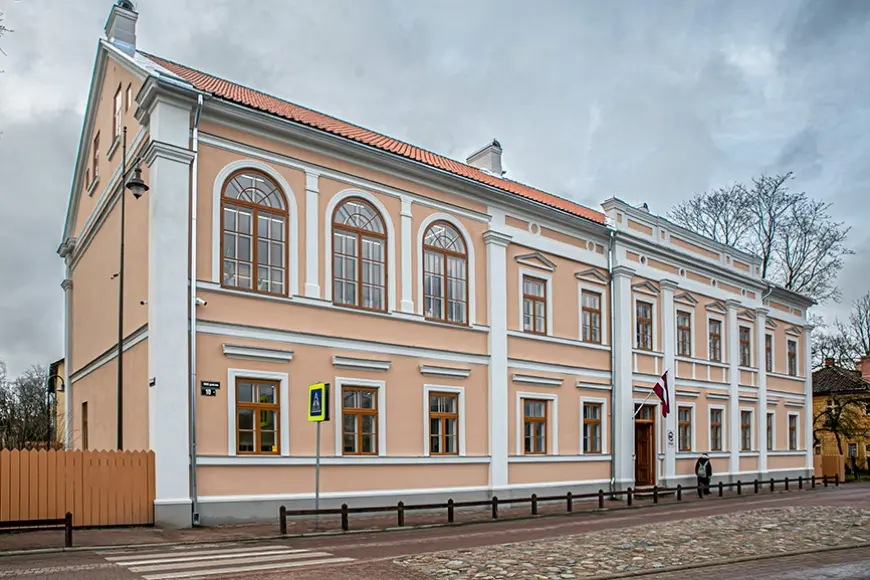 Atklāts atjaunotais Kuldīgas novada Bērnu un jauniešu centrs (Kurzeme)